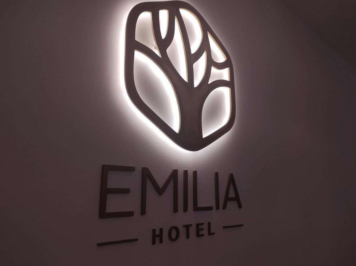 Emilia 2* Rosário